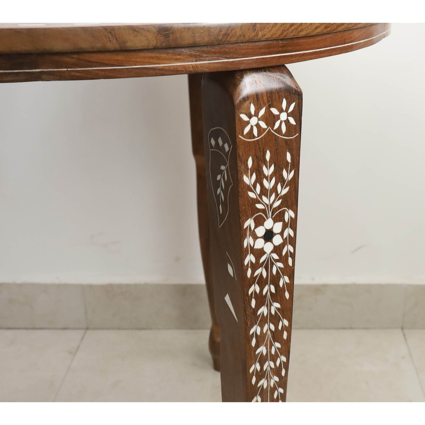 24" Boutique Luxury Round Chess Board Table with Staunton Chess Pieces - Weighted Ebonised Boxwood
