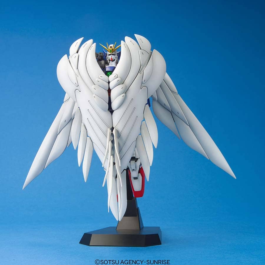 Gundam Wing: Endless Waltz Master Grade Wing Gundam Zero (EW) 1/100 Model Kit