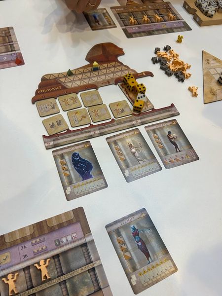 Pyramidice: Board Game