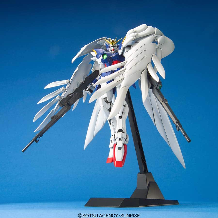 Gundam Wing: Endless Waltz Master Grade Wing Gundam Zero (EW) 1/100 Model Kit
