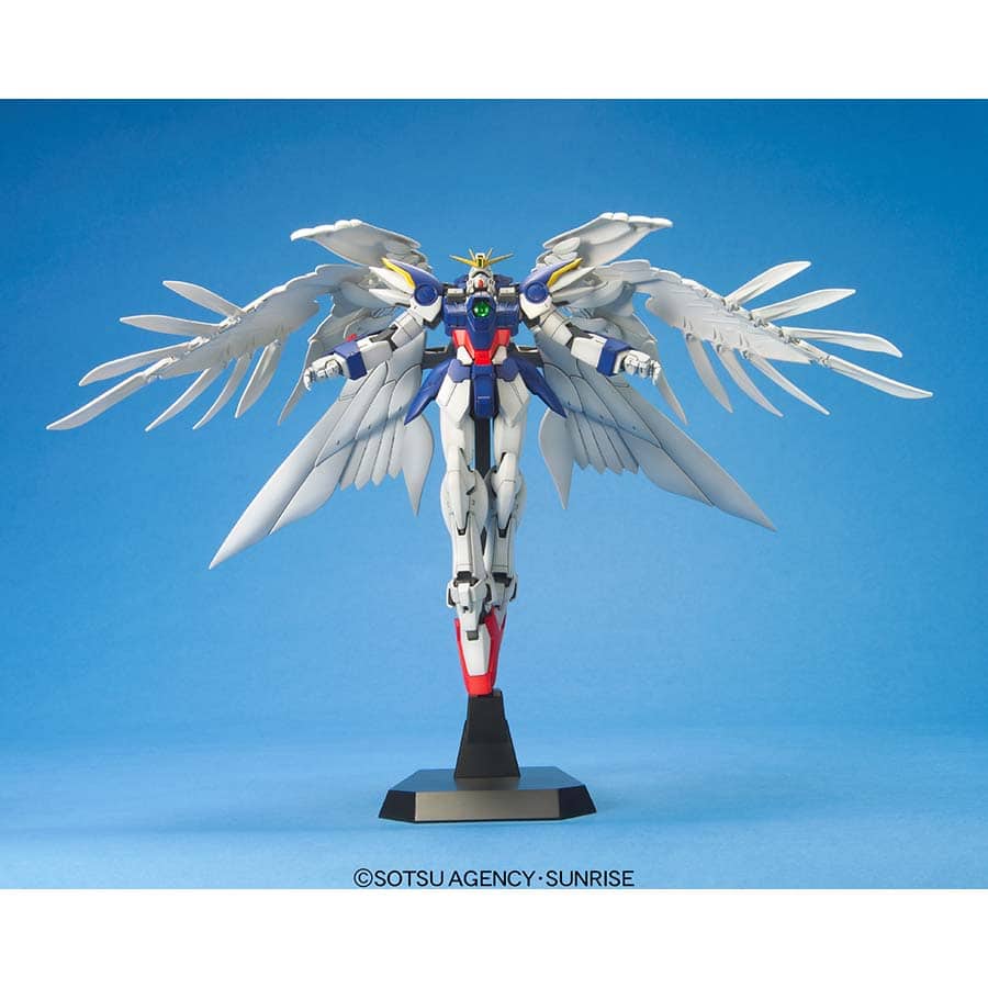 Gundam Wing: Endless Waltz Master Grade Wing Gundam Zero (EW) 1/100 Model Kit